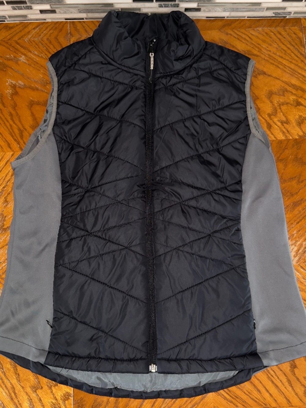 Magellan Outdoors Mixed Media Quilted Vest Black Gray Women's Size L